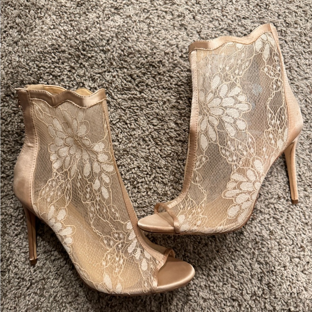 Elegant Lace Peep-Toe Heels